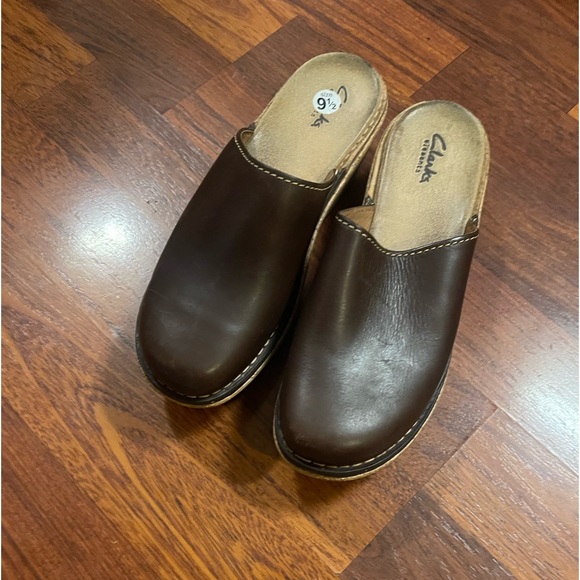 Retro Brown Leather Mules/Clogs by Clarks…. - Picture 1 of 4